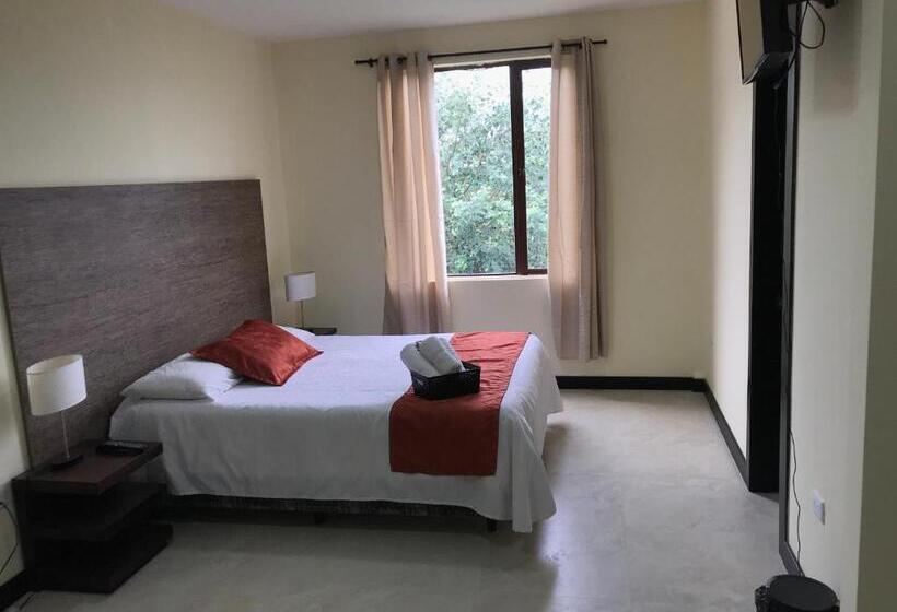 בית מלון כפרי Las Mercedes Airport Quito