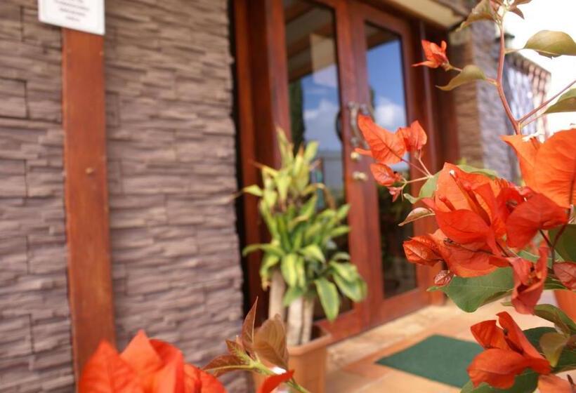 هتل Las Mercedes Airport Quito