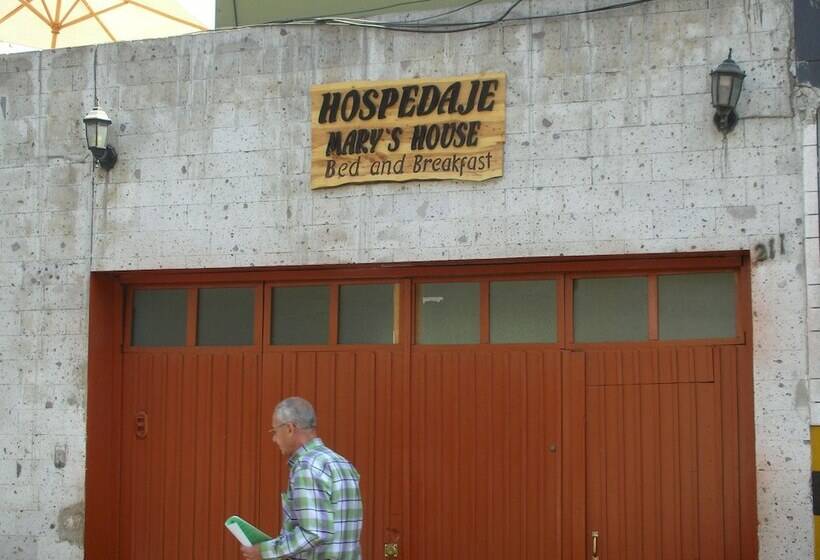 בית מלון כפרי Mary S House