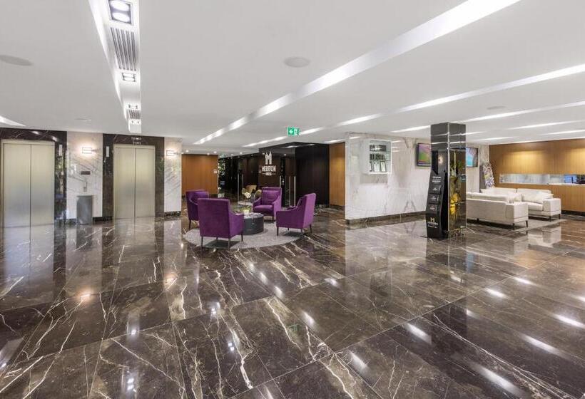 Отель Meriton Suites North Ryde