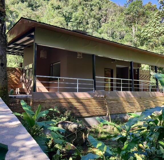 هتل Mindo Garden Lodge And Wildlife Reserve