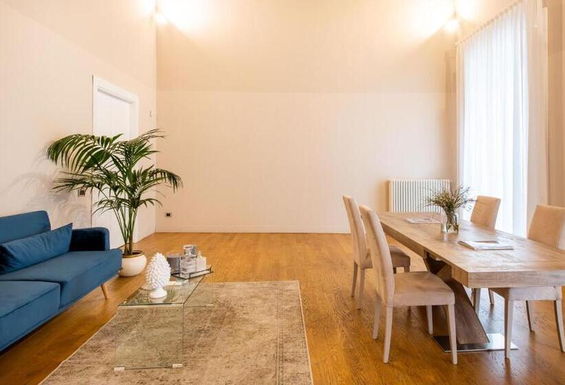 Отель Moncada Suites & Apartments