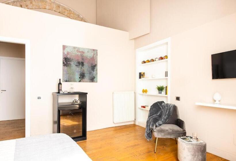 Отель Moncada Suites & Apartments