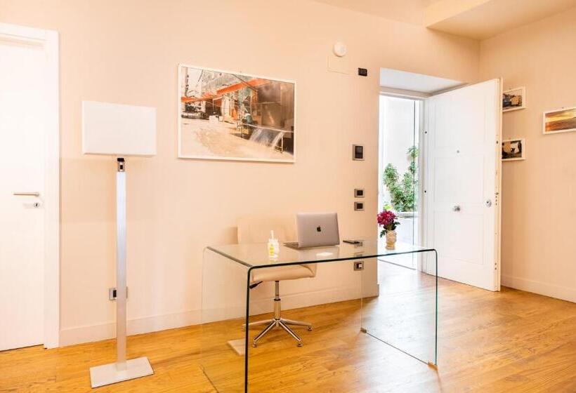 Отель Moncada Suites & Apartments