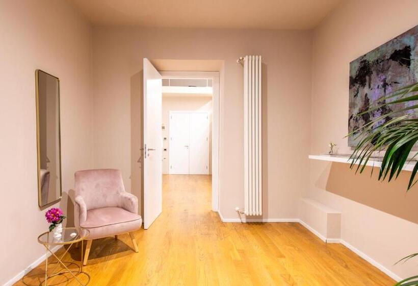 Отель Moncada Suites & Apartments