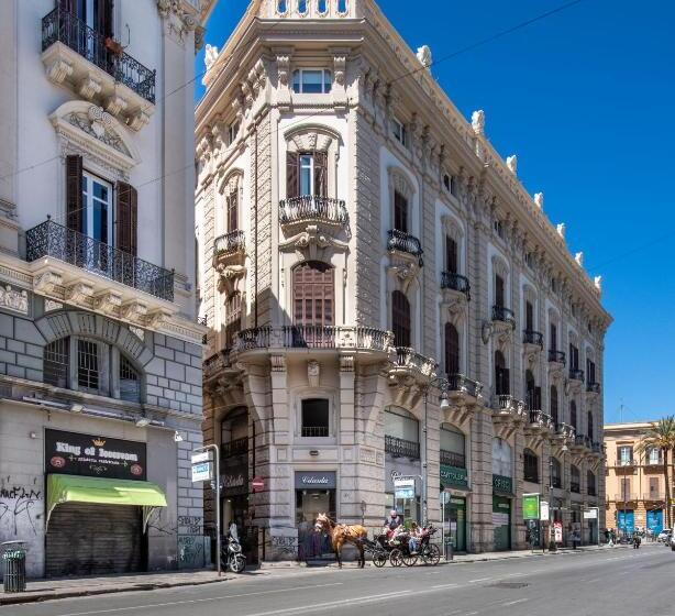 Отель Moncada Suites & Apartments