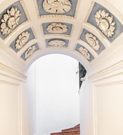 Отель Moncada Suites & Apartments