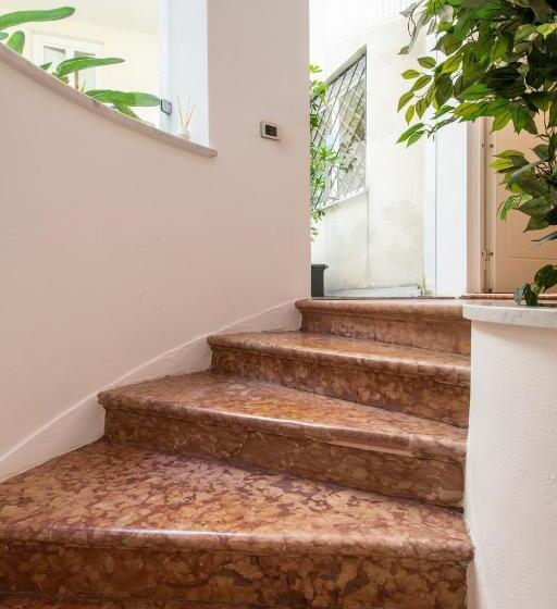 Отель Moncada Suites & Apartments