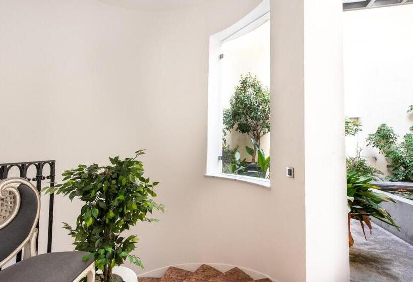 Отель Moncada Suites & Apartments