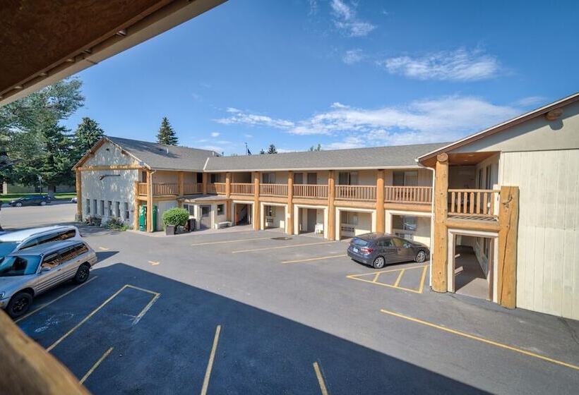 فندق Moose Creek Lodge & Suites