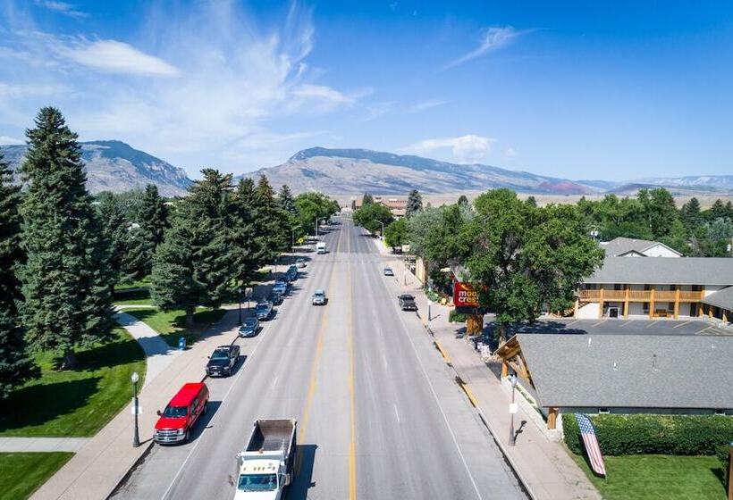 فندق Moose Creek Lodge & Suites