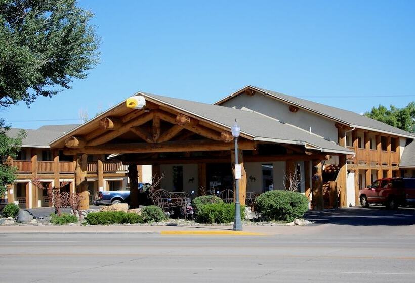 فندق Moose Creek Lodge & Suites