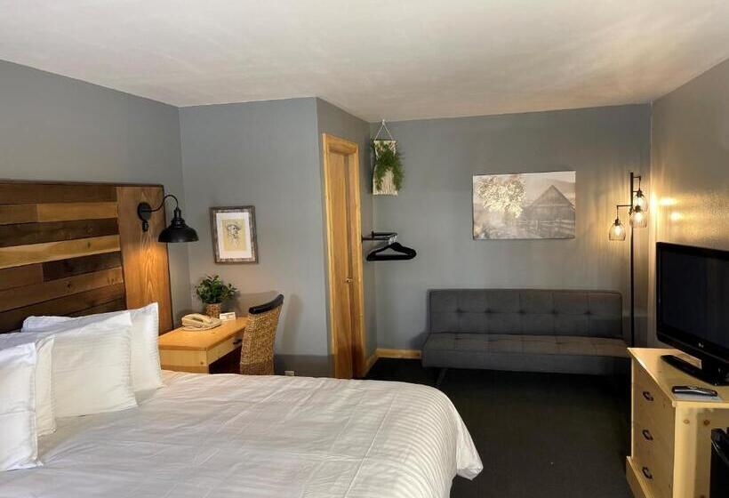 فندق Moose Creek Lodge & Suites