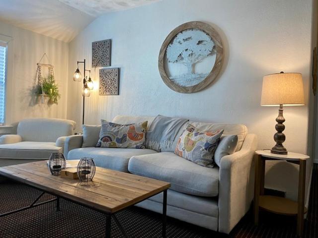 فندق Moose Creek Lodge & Suites