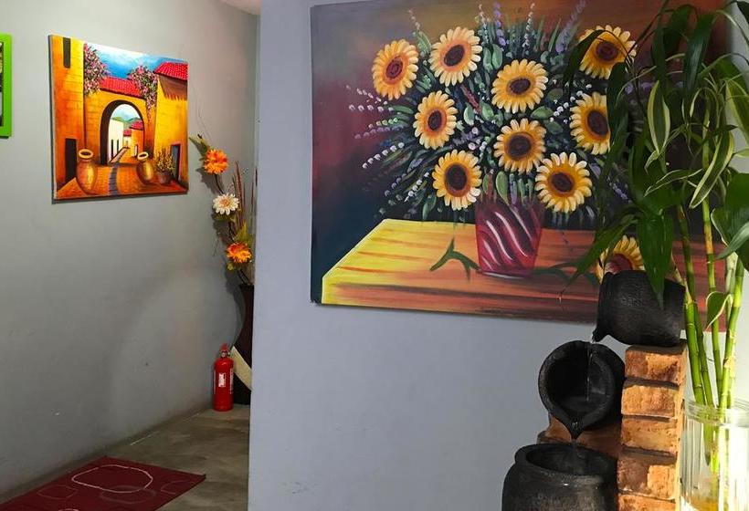 هتل Lima Airport Hostel