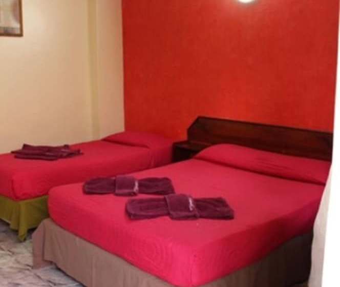 هتل Hostel & Posada Noelia