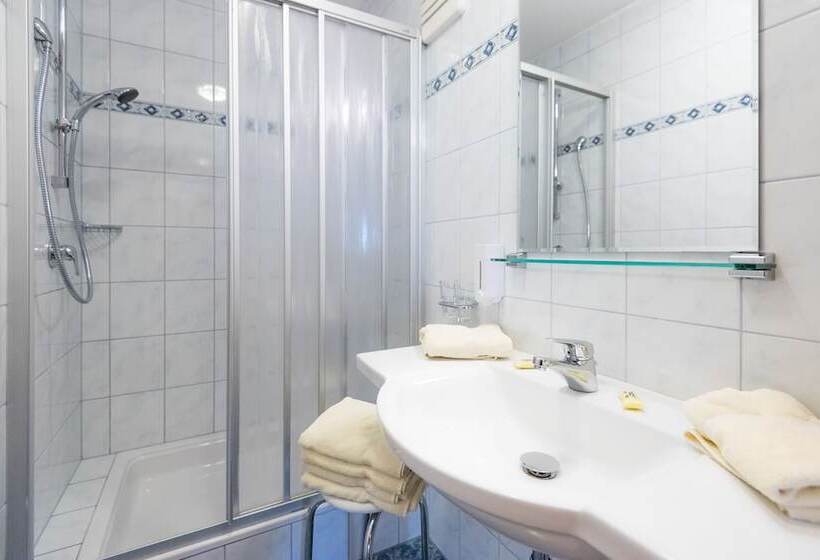 هتل Apartpension Kristall