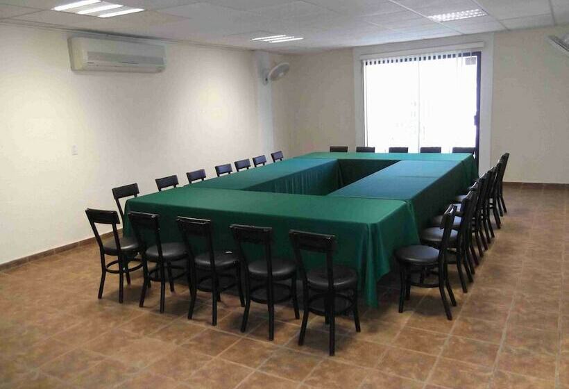 酒店 Plaza Los Arcos