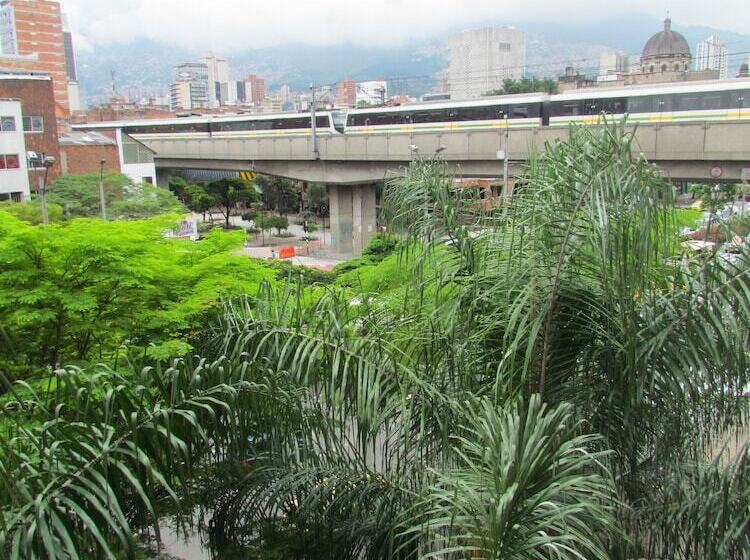 Отель Plaza Mayor Medellin