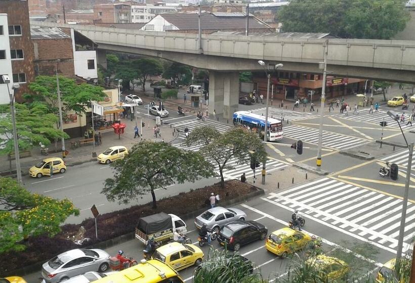 Отель Plaza Mayor Medellin