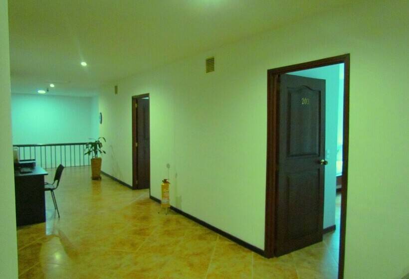 Отель Plaza Mayor Medellin