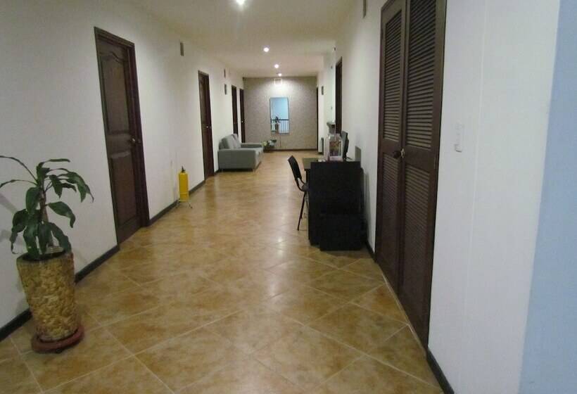 Отель Plaza Mayor Medellin