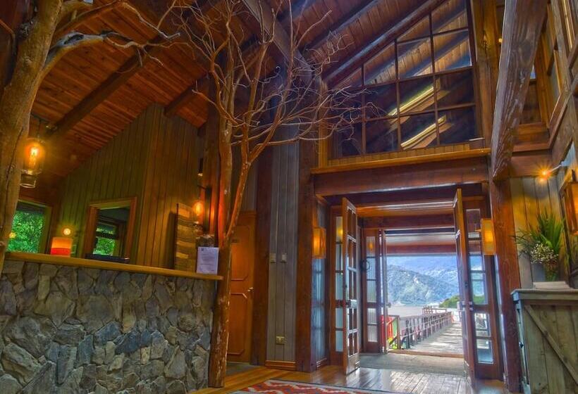 בית מלון כפרי Puyuhuapi Lodge & Spa