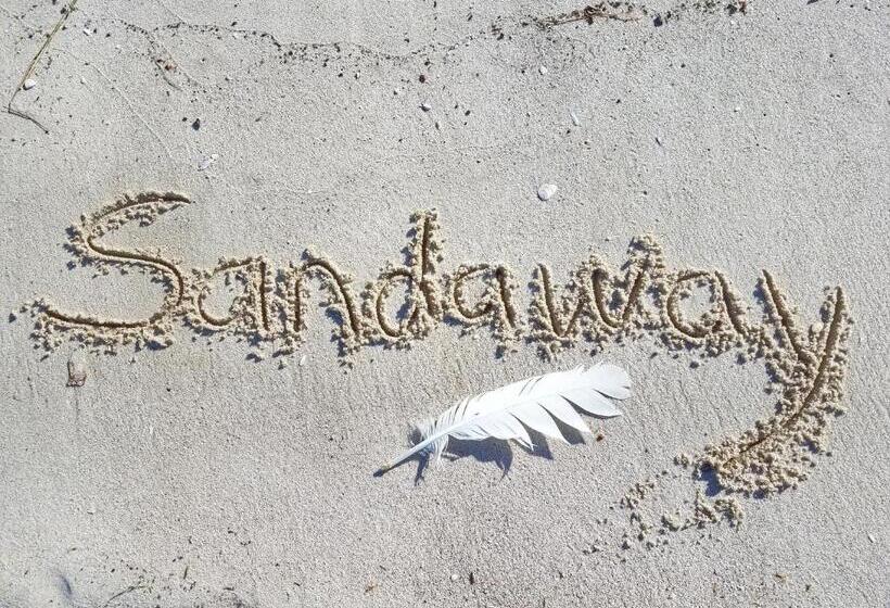 فندق Sandaway Suites & Beach