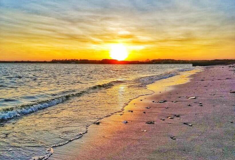 فندق Sandaway Suites & Beach