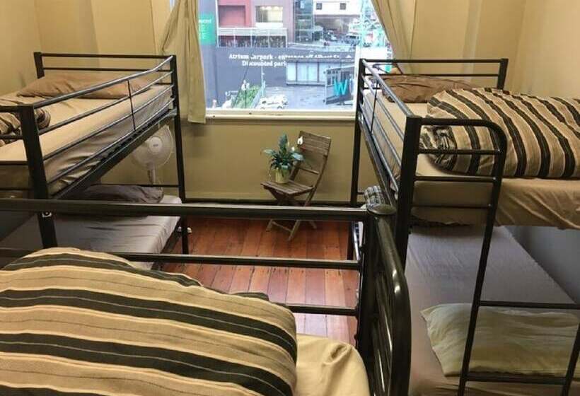 בית מלון כפרי Surf  N  Snow Backpackers