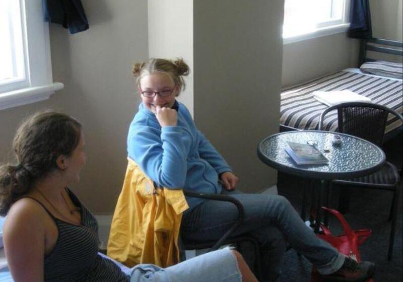 בית מלון כפרי Surf  N  Snow Backpackers