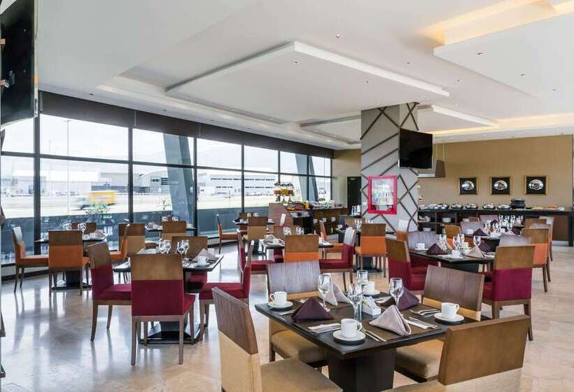 Отель Wyndham Quito Airport