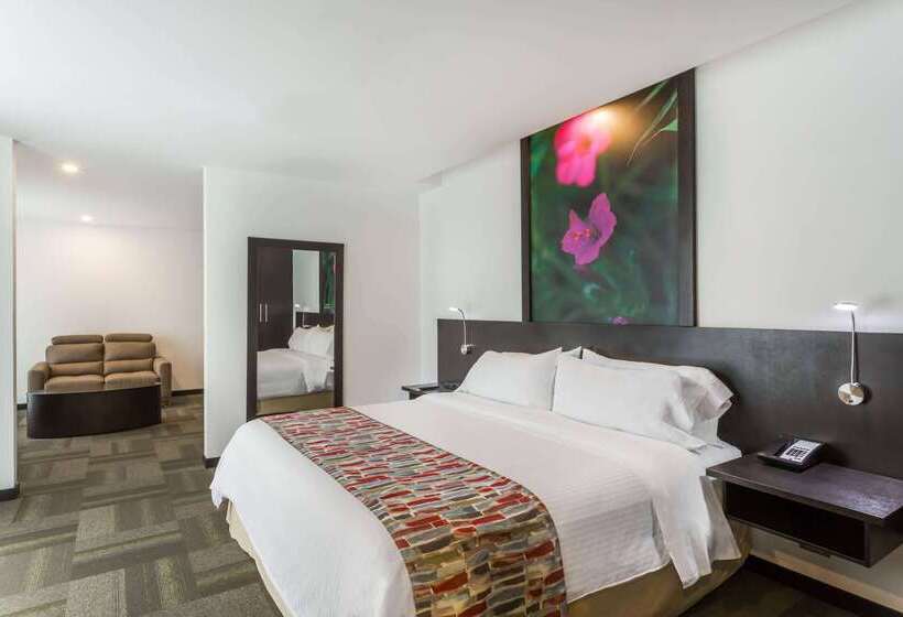 هتل Wyndham Quito Airport