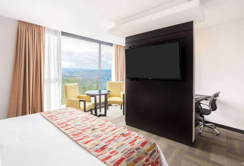 Отель Wyndham Quito Airport