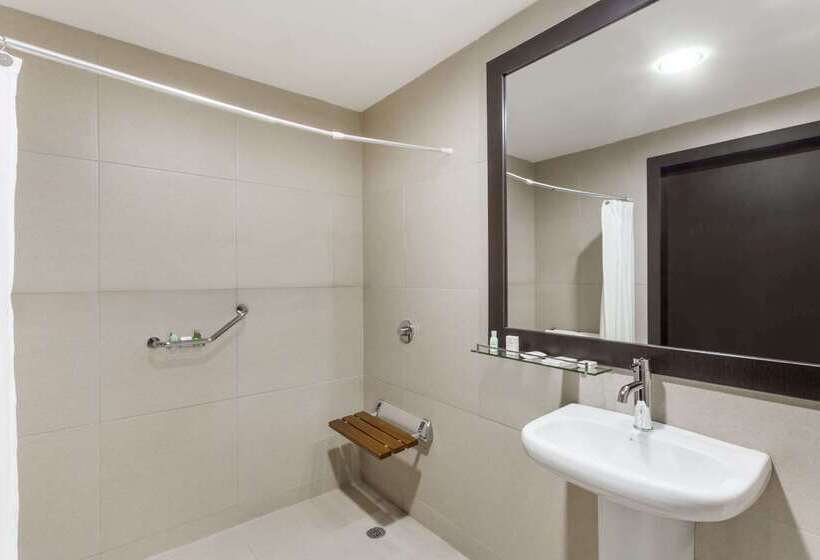 Отель Wyndham Quito Airport