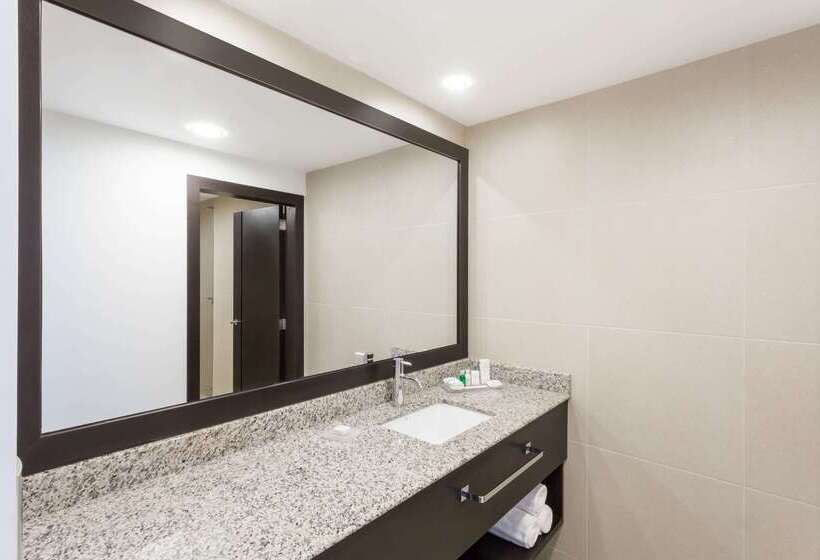 Отель Wyndham Quito Airport