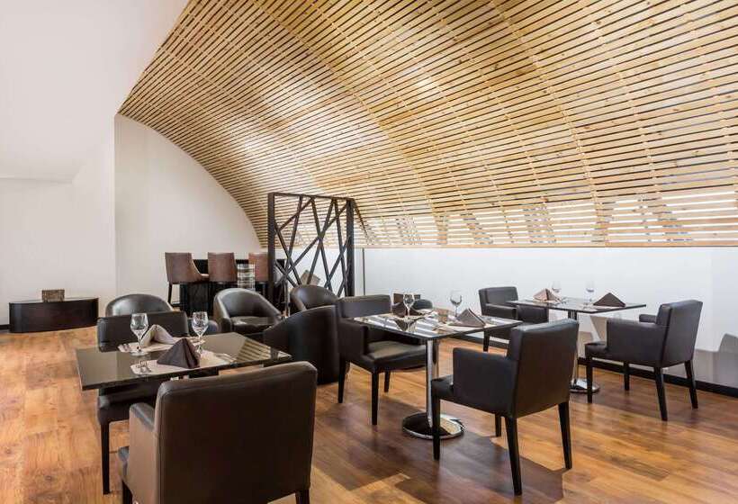 Отель Wyndham Quito Airport
