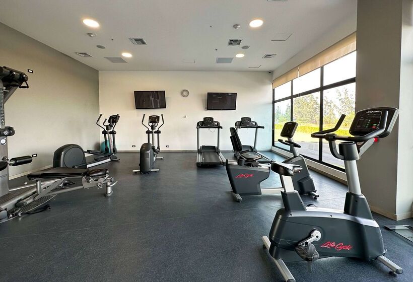 هتل Wyndham Quito Airport