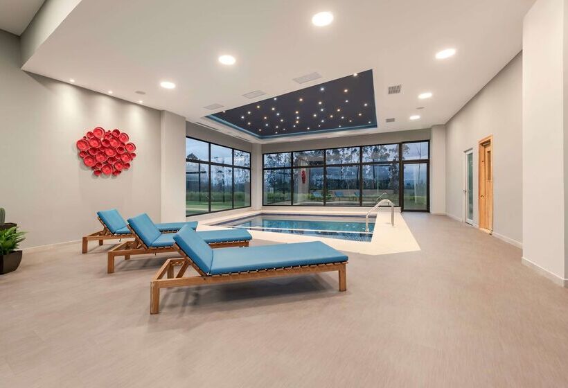 هتل Wyndham Quito Airport