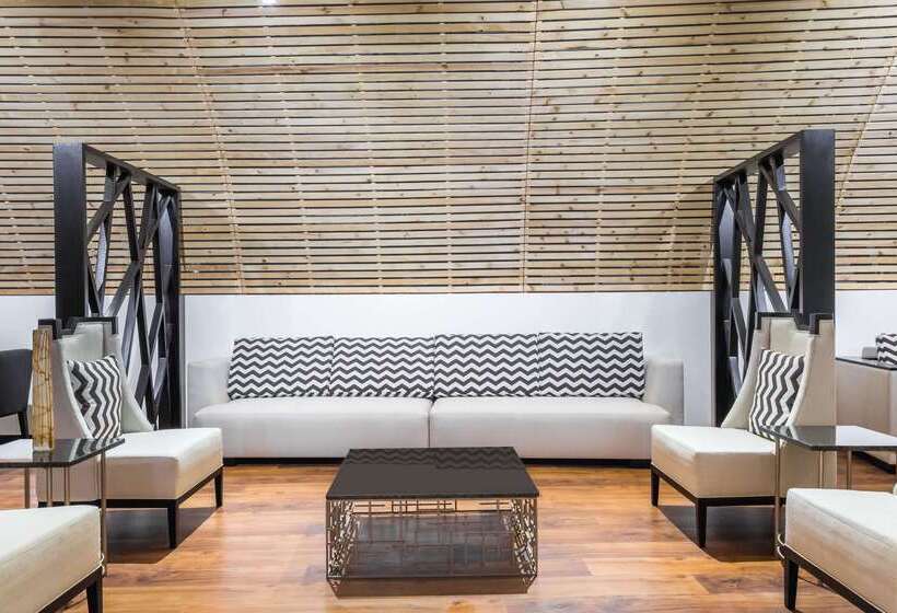 Отель Wyndham Quito Airport