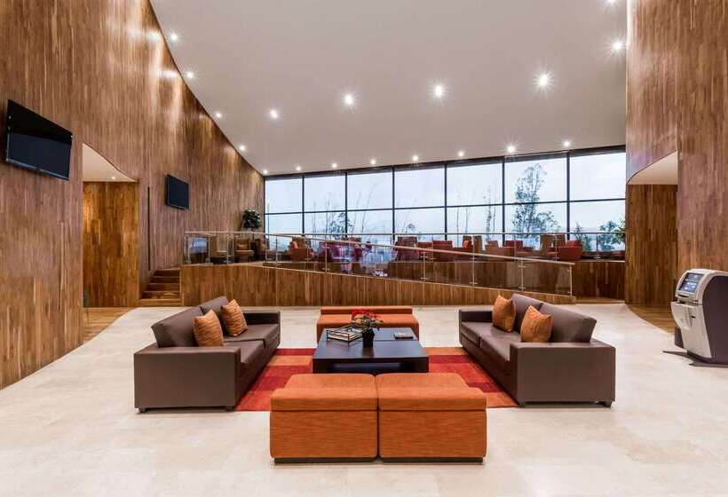 هتل Wyndham Quito Airport