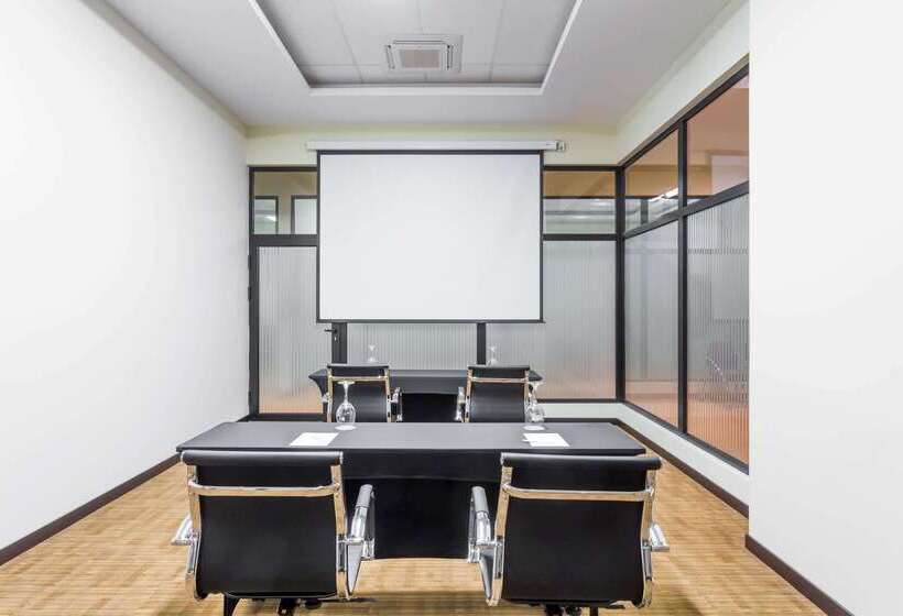 Отель Wyndham Quito Airport