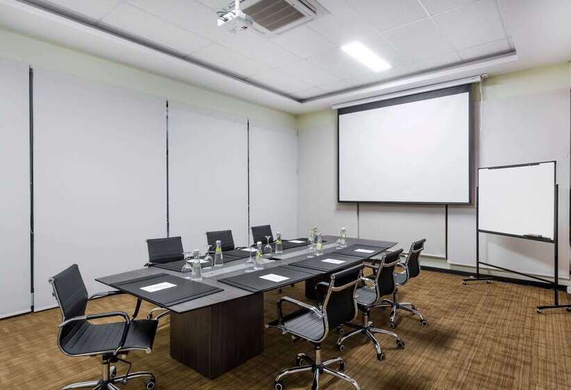 Отель Wyndham Quito Airport