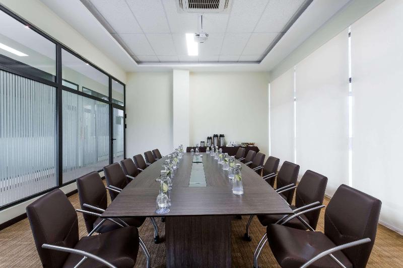 Отель Wyndham Quito Airport