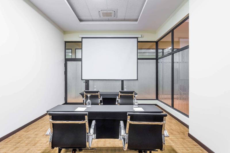 Отель Wyndham Quito Airport