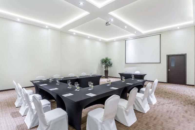 هتل Wyndham Quito Airport