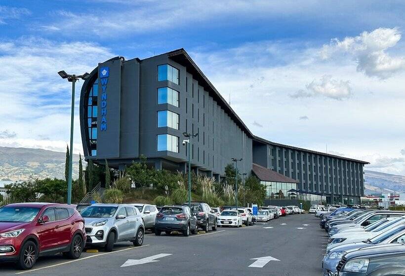 Отель Wyndham Quito Airport