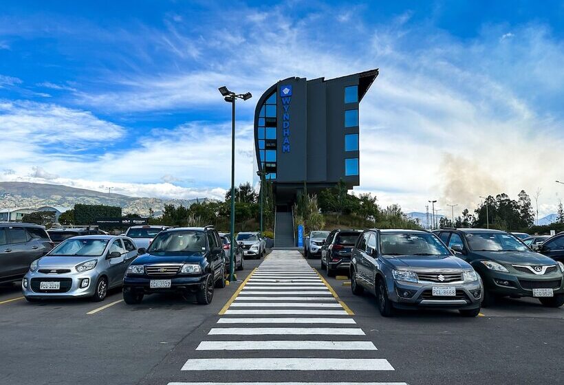 هتل Wyndham Quito Airport