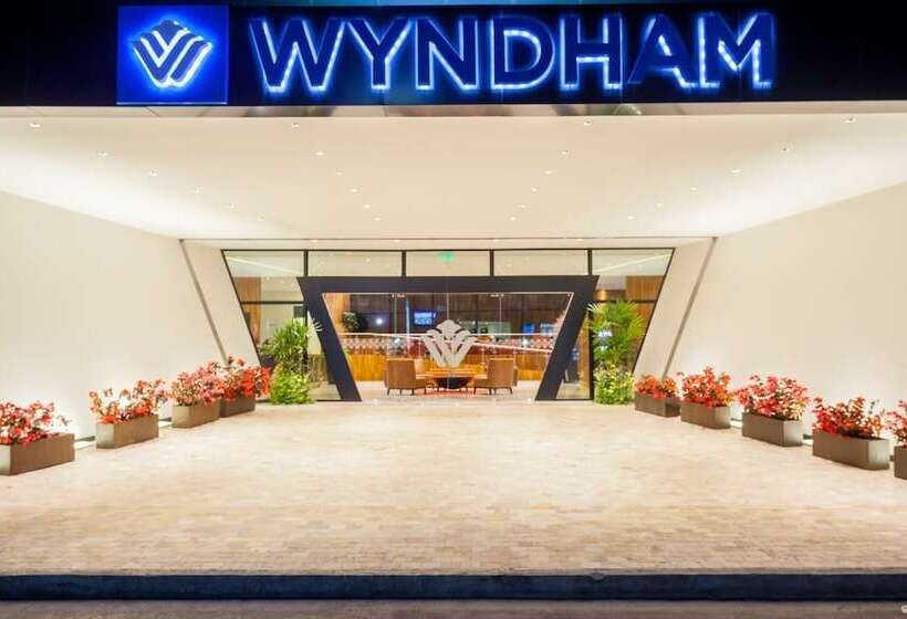 Отель Wyndham Quito Airport