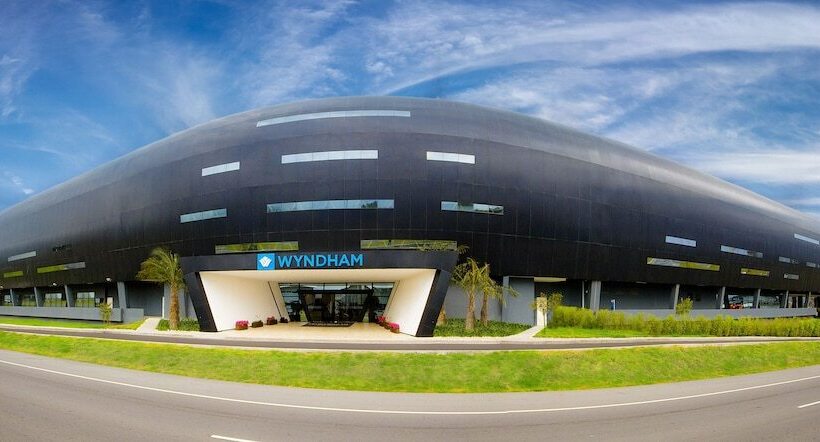 Отель Wyndham Quito Airport